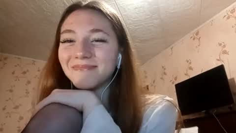 Snapshot of savannasotos chatting on 09-10-25, 04:29 Sophie online show from 09-10-25, 04:29