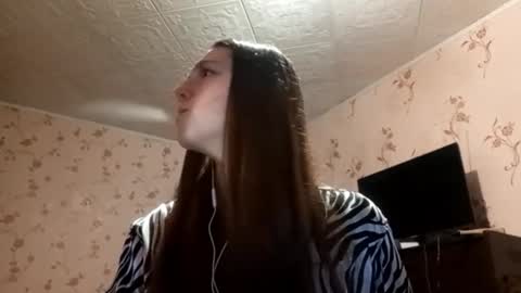 Snapshot of savannasotos chatting on 09-17-25, 01:13 Sophie online show from 09-17-25, 01:13