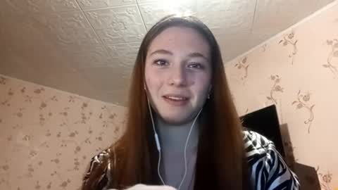 Snapshot of savannasotos chatting on 09-19-25, 03:24 Sophie online show from 09-19-25, 03:24