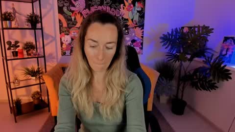save the qween online show from 12-17-24, 07:29