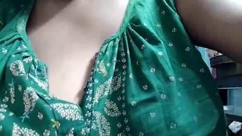 Snapshot of savita0969 chatting on 04-12-26, 12:43 Anjali online show from 04-12-26, 12:43