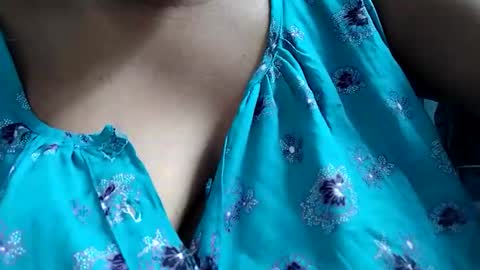 Snapshot of savita0969 chatting on 04-15-26, 04:25 Anjali online show from 04-15-26, 04:25