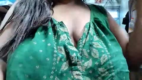 Snapshot of savita0969 chatting on 05-02-26, 02:27 Anjali online show from 05-02-26, 02:27