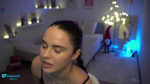 Snapshot of savvage_play chatting on 12-15-24, 09:20 Naomi online show from 12-15-24, 09:20