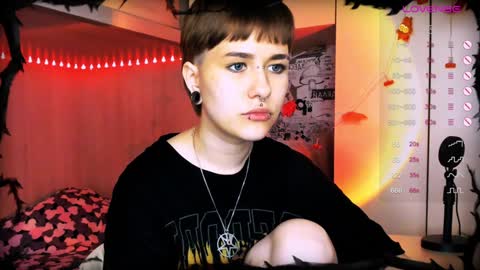 Snapshot of say_mary chatting on 12-05-24, 02:00 pronoun she. name Mary. age 21. online show from 12-05-24, 02:00