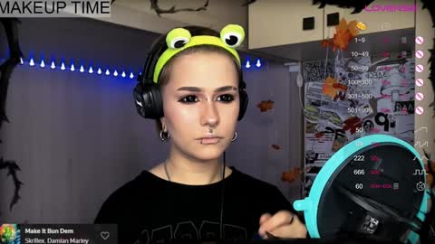 Snapshot of say_mary chatting on 12-15-24, 11:09 pronoun she. name Mary. age 21. online show from 12-15-24, 11:09