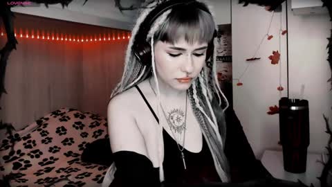 Snapshot of say_mary chatting on 01-06-25, 03:29 pronoun she. name Mary. age 21. online show from 01-06-25, 03:29