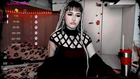 Snapshot of say_mary chatting on 01-07-25, 06:24 pronoun she. name Mary. age 21. online show from 01-07-25, 06:24