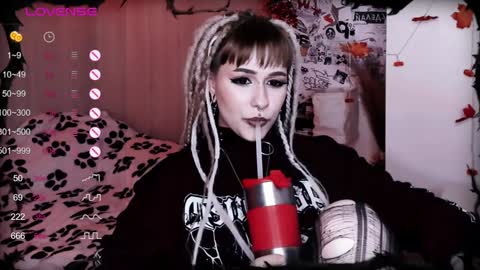 Snapshot of say_mary chatting on 01-07-25, 09:25 pronoun she. name Mary. age 21. online show from 01-07-25, 09:25