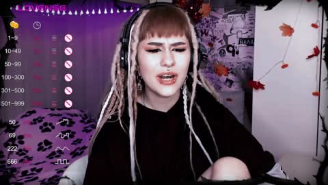 Snapshot of say_mary chatting on 01-08-25, 11:30 pronoun she. name Mary. age 21. online show from 01-08-25, 11:30