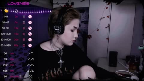 Snapshot of say_mary chatting on 01-14-25, 10:48 pronoun she. name Mary. age 21. online show from 01-14-25, 10:48