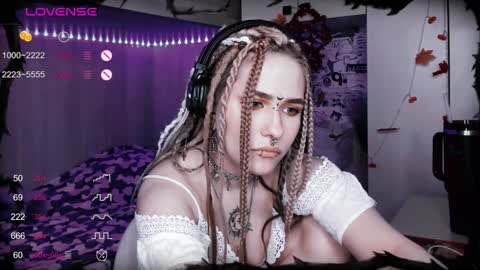 Snapshot of say_mary chatting on 01-17-25, 06:44 pronoun she. name Mary. age 21. online show from 01-17-25, 06:44