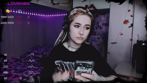 Snapshot of say_mary chatting on 01-19-25, 12:39 pronoun she. name Mary. age 21. online show from 01-19-25, 12:39