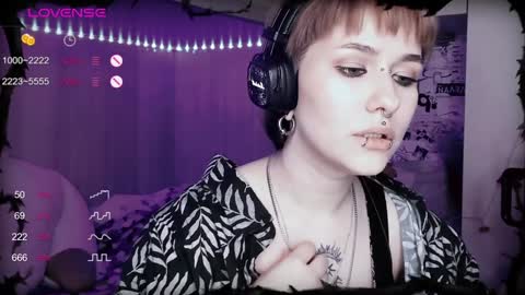Snapshot of say_mary chatting on 02-03-25, 03:59 pronoun she. name Mary. age 21. online show from 02-03-25, 03:59