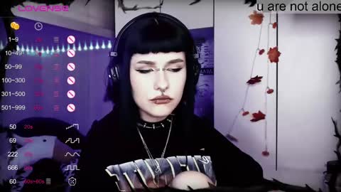 Snapshot of say_mary chatting on 02-14-25, 03:05 pronoun she. name Mary. age 21. online show from 02-14-25, 03:05