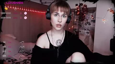 Snapshot of say_mary chatting on 02-16-25, 03:16 pronoun she. name Mary. age 21. online show from 02-16-25, 03:16