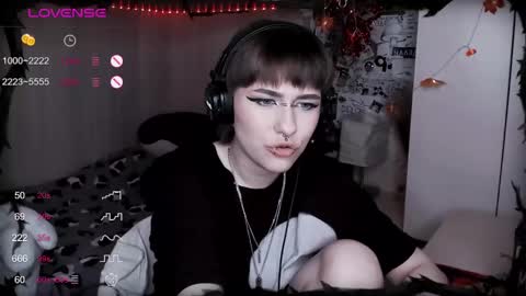 Snapshot of say_mary chatting on 02-18-25, 08:36 pronoun she. name Mary. age 21. online show from 02-18-25, 08:36