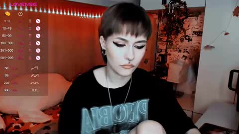 Snapshot of say_mary chatting on 02-19-25, 08:52 pronoun she. name Mary. age 21. online show from 02-19-25, 08:52