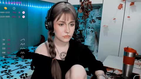 Snapshot of say_mary chatting on 02-24-25, 03:20 pronoun she. name Mary. age 21. online show from 02-24-25, 03:20