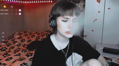 Snapshot of say_mary chatting on 03-02-25, 09:32 pronoun she. name Mary. age 21. online show from 03-02-25, 09:32