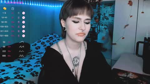 Snapshot of say_mary chatting on 03-04-25, 02:53 pronoun she. name Mary. age 21. online show from 03-04-25, 02:53