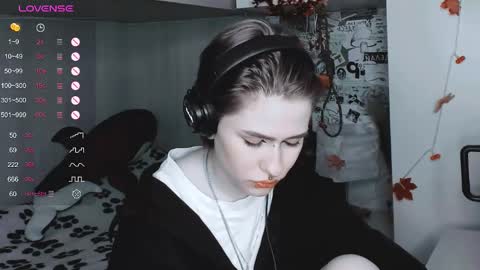 Snapshot of say_mary chatting on 03-07-25, 04:22 pronoun she. name Mary. age 21. online show from 03-07-25, 04:22