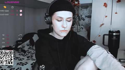 Snapshot of say_mary chatting on 03-08-25, 11:16 pronoun she. name Mary. age 21. online show from 03-08-25, 11:16