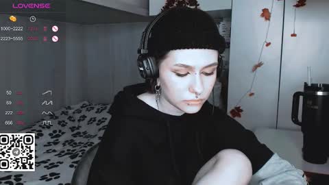 Snapshot of say_mary chatting on 03-08-25, 04:17 pronoun she. name Mary. age 21. online show from 03-08-25, 04:17