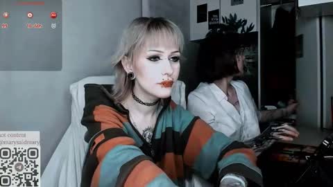 Snapshot of say_mary chatting on 09-15-25, 02:33 pronoun she. name Mary. age 21. online show from 09-15-25, 02:33