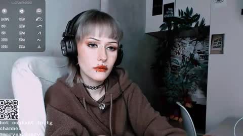 Snapshot of say_mary chatting on 09-24-25, 06:44 pronoun she. name Mary. age 21. online show from 09-24-25, 06:44