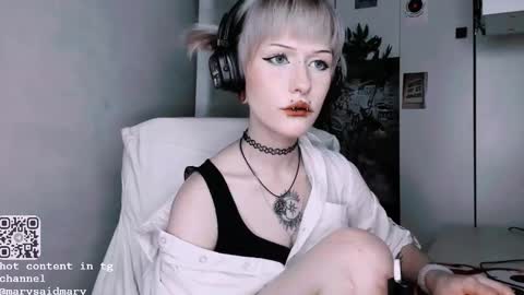 Snapshot of say_mary chatting on 09-26-25, 02:59 pronoun she. name Mary. age 21. online show from 09-26-25, 02:59