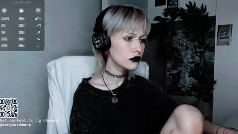 Snapshot of say_mary chatting on 10-15-25, 12:44 pronoun she. name Mary. age 21. online show from 10-15-25, 12:44