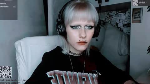 Snapshot of say_mary chatting on 10-23-25, 04:06 pronoun she. name Mary. age 21. online show from 10-23-25, 04:06