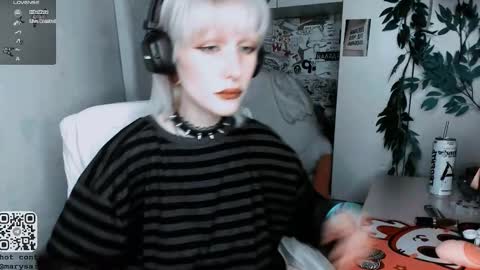 Snapshot of say_mary chatting on 10-26-25, 08:59 pronoun she. name Mary. age 21. online show from 10-26-25, 08:59