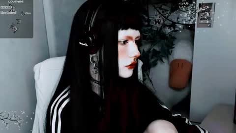 Snapshot of say_mary chatting on 11-02-25, 01:35 pronoun she. name Mary. age 21. online show from 11-02-25, 01:35