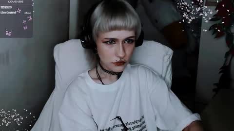 Snapshot of say_mary chatting on 11-05-25, 05:02 pronoun she. name Mary. age 21. online show from 11-05-25, 05:02