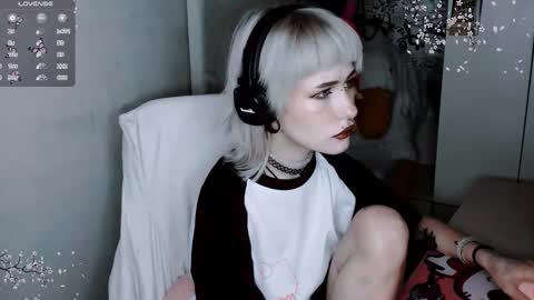 Snapshot of say_mary chatting on 11-09-25, 04:49 pronoun she. name Mary. age 21. online show from 11-09-25, 04:49