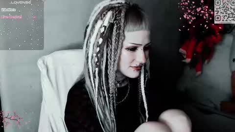 pronoun she. name Mary. age 21. online show from 11-29-25, 01:36