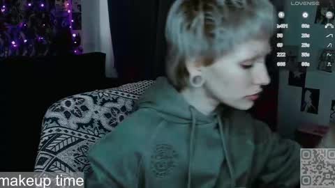 pronoun she. name Mary. age 21. online show from 05-10-26, 02:55