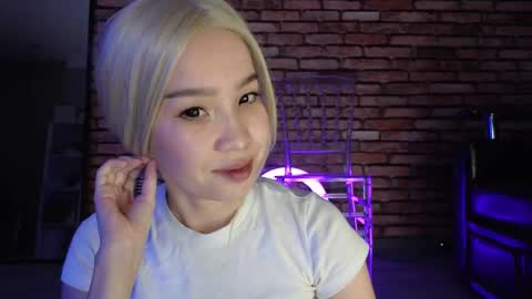 Snapshot of saya_lin chatting on 10-30-25, 09:15 Saya online show from 10-30-25, 09:15