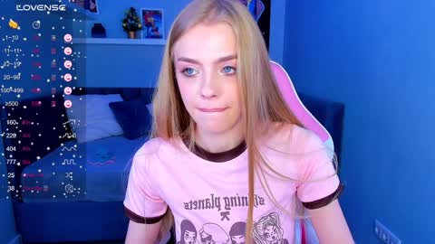 Snapshot of sayl0r_moon chatting on 12-12-24, 12:27 Kira GMT 7 Mon Thu-Sun 0800am-0200pm online show from 12-12-24, 12:27