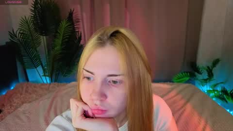 Kira  GMT 7 Mon Thu-Sun  0800am-0200pm  online show from 05-09-26, 09:14