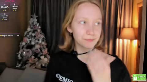 Snapshot of sayllis chatting on 07-15-26, 05:29 Ellis 3 online show from 07-15-26, 05:29
