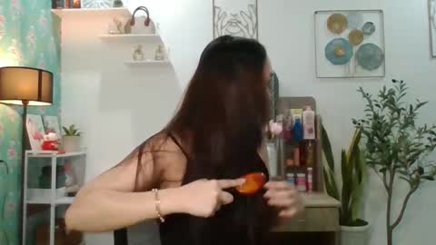 Snapshot of scar58 chatting on 01-11-25, 12:07 scarlett. online show from 01-11-25, 12:07