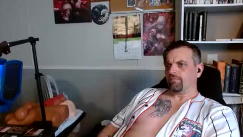 Snapshot of scarecrow2wm chatting on 05-23-26, 07:29 Kent Clark online show from 05-23-26, 07:29
