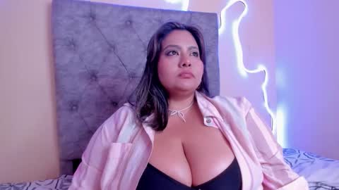 Snapshot of scarleet_boobs chatting on 03-26-26, 05:13 camila online show from 03-26-26, 05:13