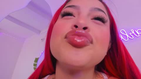 Snapshot of scarleett_jones chatting on 09-10-25, 10:32 scarleett jones online show from 09-10-25, 10:32