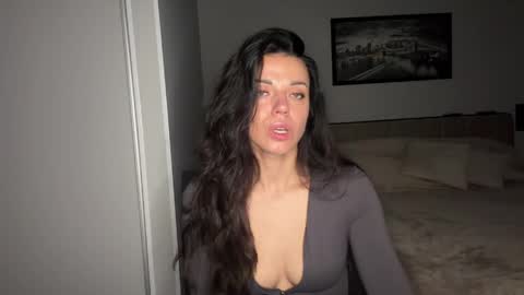 Snapshot of scarlet_daisy_ chatting on 06-03-26, 07:00 Sophie online show from 06-03-26, 07:00