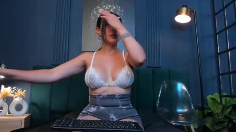 Scarlet Edwars online show from 09-12-25, 06:30