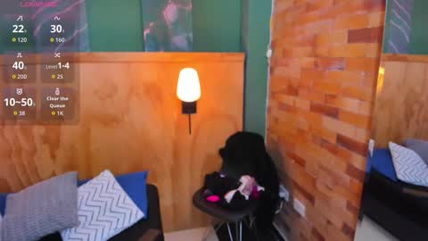 Scarlet Edwars online show from 11-15-25, 12:02